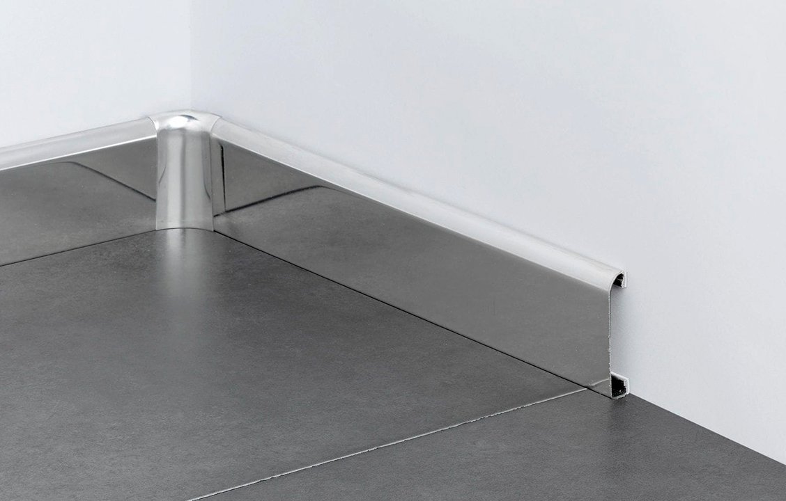 Villa baseboards