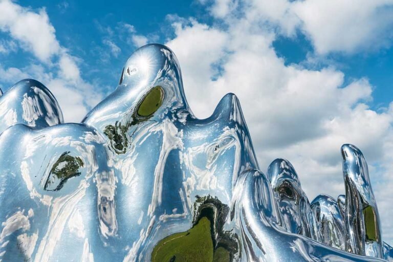 SPATIAL UNDERSTANDING OF STAINLESS STEEL SCULPTURE (1)