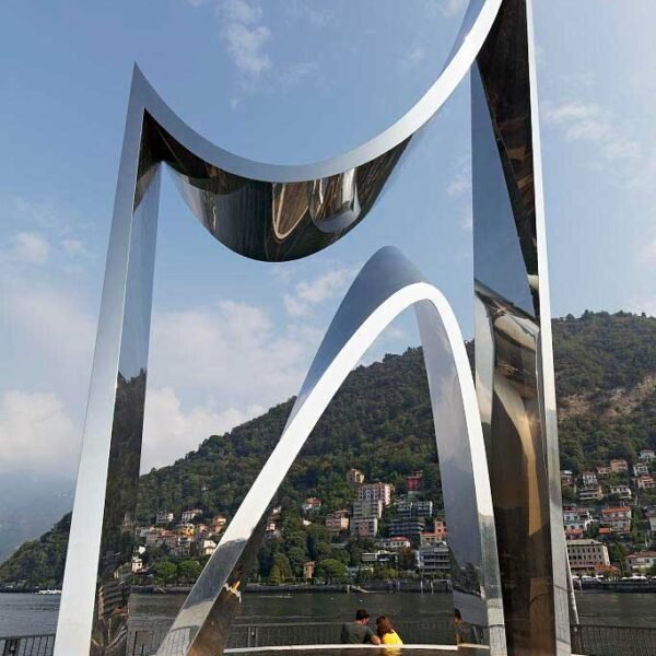 SPATIAL UNDERSTANDING OF STAINLESS STEEL SCULPTURE (2)