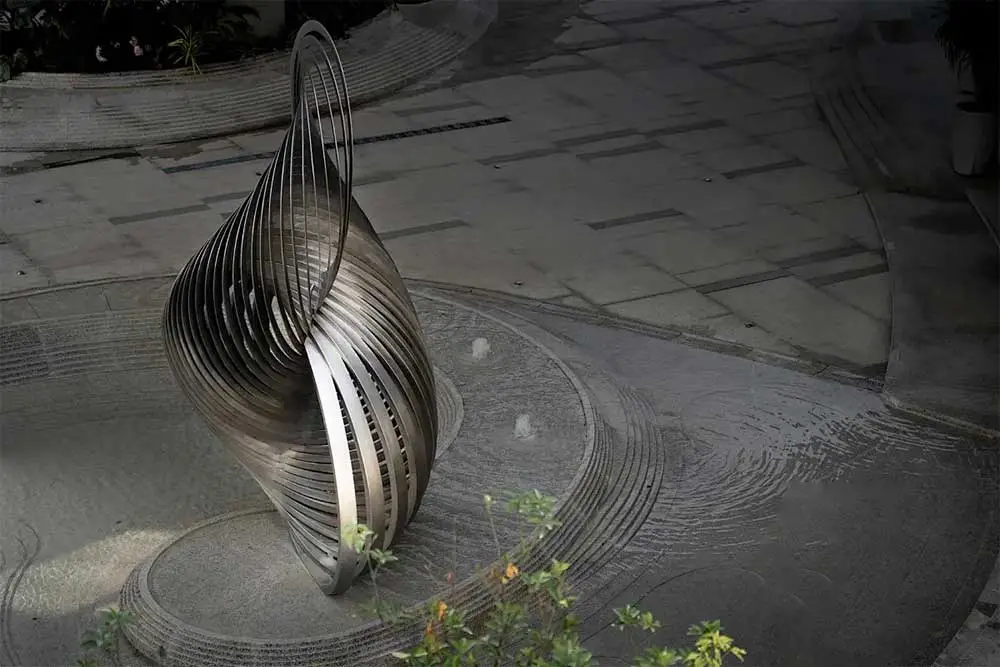 The Aesthetic Significance of Line in Stainless Steel Sculpture