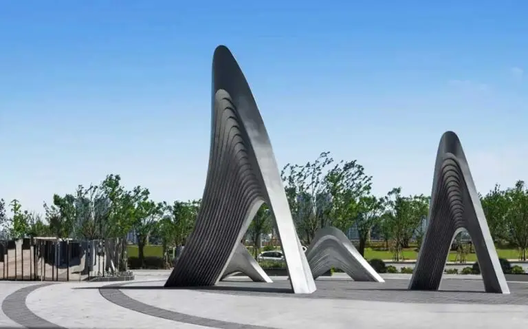 The Aesthetic Significance of Line in Stainless Steel Sculpture