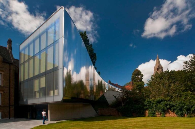 Stainless Steel in Construction Projects (3)