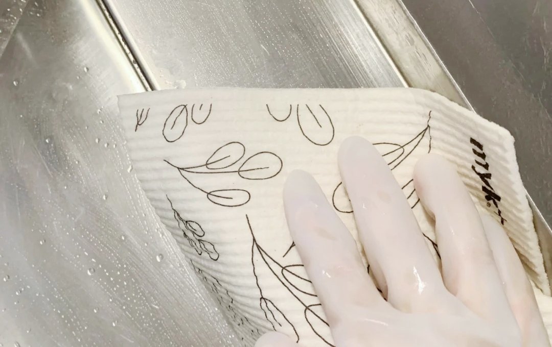 Stainless steel surface cleaning
