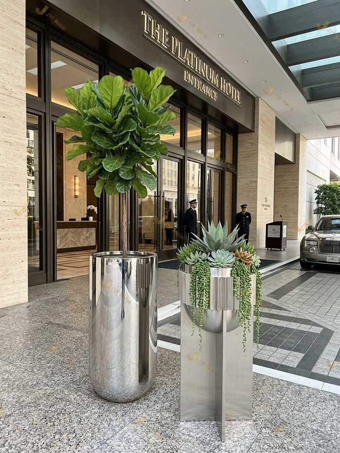 Metal-planters